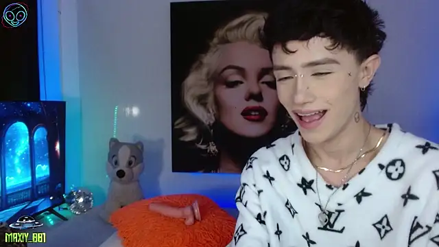 Snapshot of maxiy_001 chatting on 09/30/25, 03:22 maxiy 001 online show from 09/30/25, 03:22