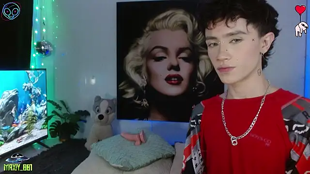 maxiy 001 online show from 05/15/26, 02:18
