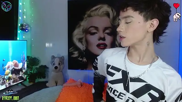 maxiy 001 online show from 05/24/26, 01:10