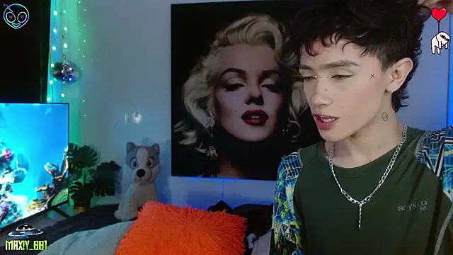 maxiy 001 online show from 05/24/26, 11:21