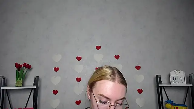BeatriceFly online show from 12/04/24, 12:25