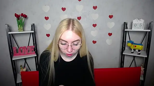 BeatriceFly online show from 12/05/24, 12:11