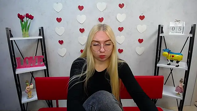 BeatriceFly online show from 12/07/24, 06:10