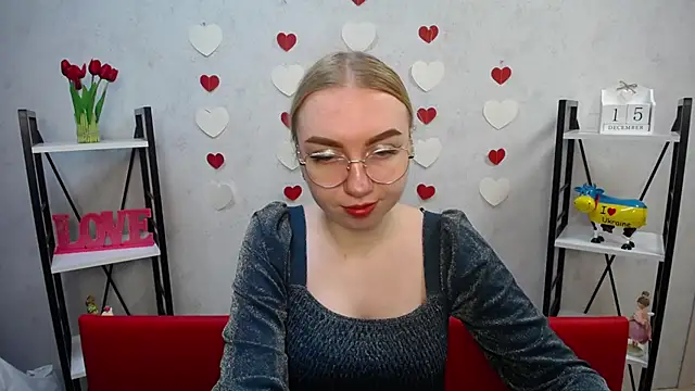 BeatriceFly online show from 12/15/24, 10:50