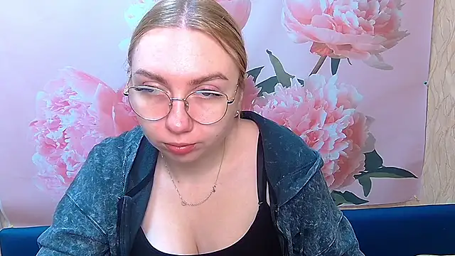 BeatriceFly online show from 09/15/25, 05:40