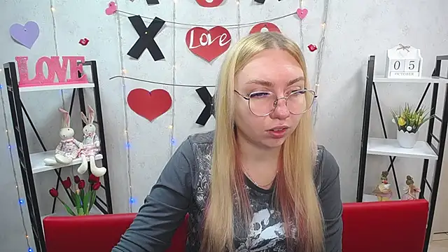 BeatriceFly online show from 10/05/25, 12:03