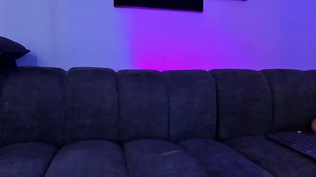 Snapshot of Hanna_Moonlight_ chatting on 02/25/25, 03:05 Hanna Moonlight online show from 02/25/25, 03:05