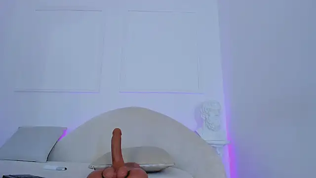 Snapshot of Hanna_Moonlight_ chatting on 03/11/25, 02:10 Hanna Moonlight online show from 03/11/25, 02:10