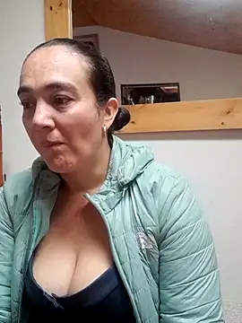 skayhot  online show from 10/28/25, 12:52