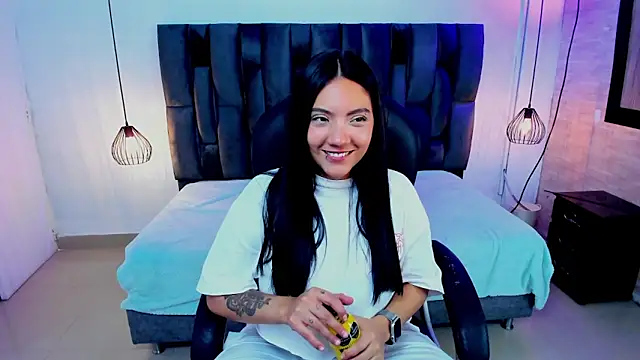 Snapshot of miichael_black chatting on 11/15/25, 09:43 miichael black online show from 11/15/25, 09:43