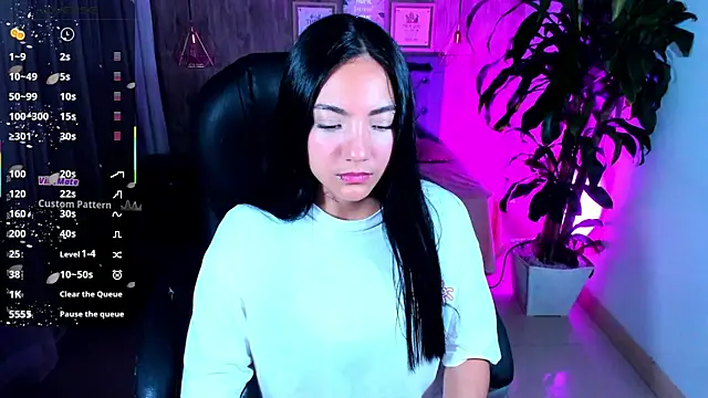 Snapshot of miichael_black chatting on 12/13/25, 09:09 miichael black online show from 12/13/25, 09:09