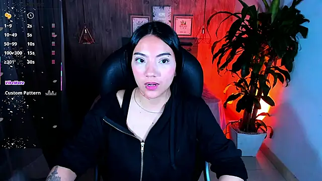 Snapshot of miichael_black chatting on 12/18/25, 08:37 miichael black online show from 12/18/25, 08:37