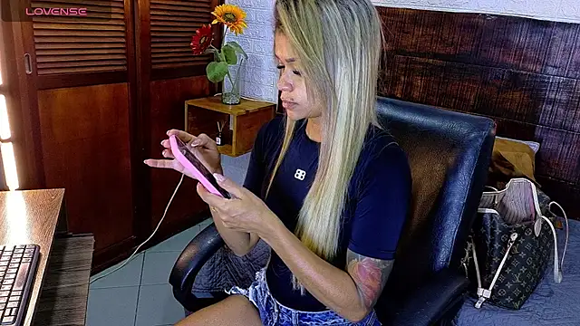 Celeste sanz online show from 11/29/25, 10:18