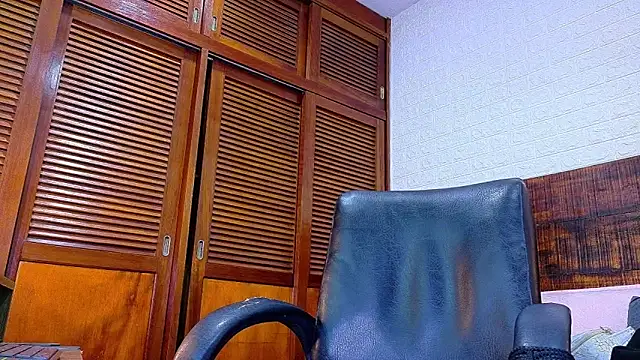 Snapshot of Celeste_sanz chatting on 12/22/25, 12:02 Celeste sanz online show from 12/22/25, 12:02