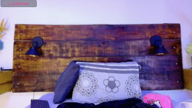 Snapshot of Celeste_sanz chatting on 04/05/26, 10:12 Celeste sanz online show from 04/05/26, 10:12