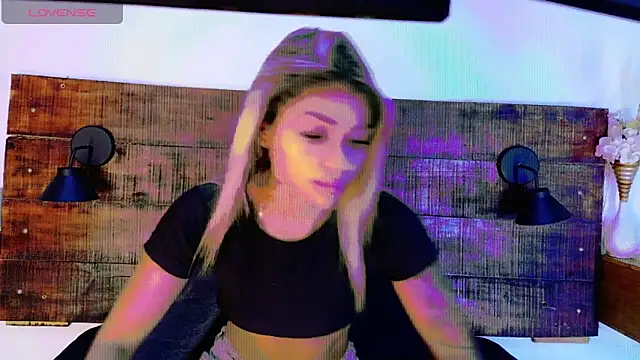 Snapshot of Celeste_sanz chatting on 05/12/26, 10:56 Celeste sanz online show from 05/12/26, 10:56