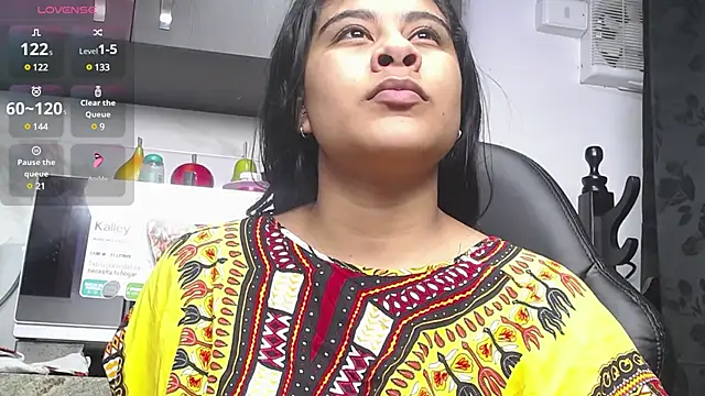 iniyalaboni online show from 12/06/24, 07:34