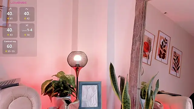 DahianaWalcott online show from 09/18/25, 04:53