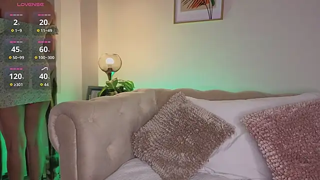 DahianaWalcott online show from 10/04/25, 02:04