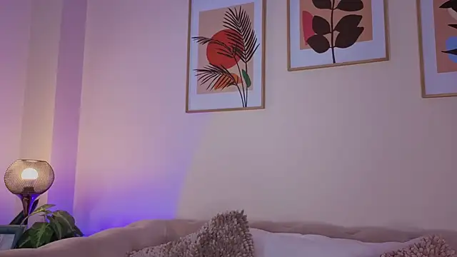 DahianaWalcott online show from 10/11/25, 07:34