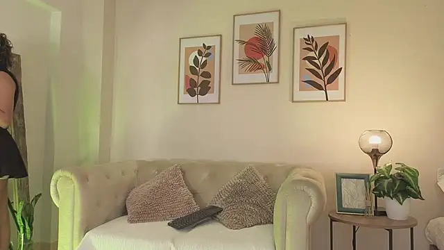 DahianaWalcott online show from 04/24/26, 02:19