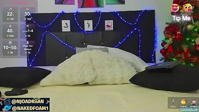 Snapshot of toyboys1 chatting on 12/08/24, 03:00 toyboys1 online show from 12/08/24, 03:00