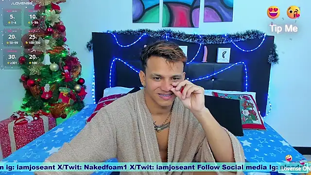 Snapshot of toyboys1 chatting on 12/27/24, 01:22 toyboys1 online show from 12/27/24, 01:22