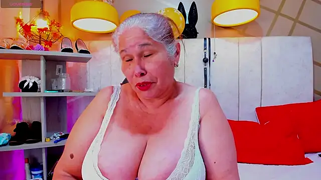 girl amada online show from 01/24/25, 04:39