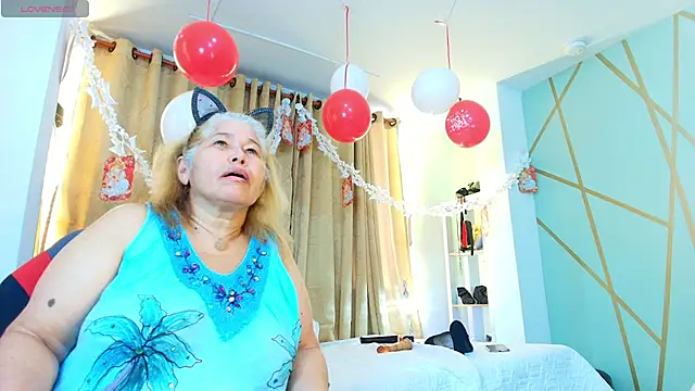 girl amada online show from 09/15/25, 03:23