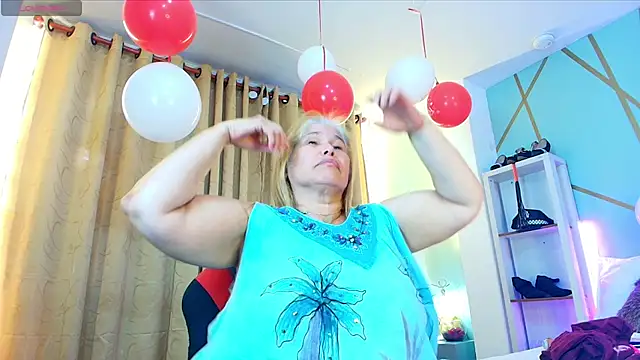 girl amada online show from 09/18/25, 02:41