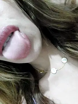 Snapshot of 7alawa-44 chatting on 10/17/25, 06:54 7alawa-44 online show from 10/17/25, 06:54