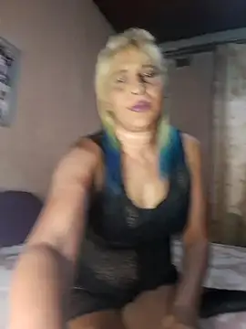 Snapshot of Goodgirlsue_77 chatting on 10/31/25, 04:08 Goodgirlsue 77 online show from 10/31/25, 04:08