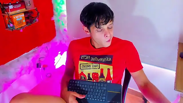 LilOwen  online show from 09/26/25, 08:13