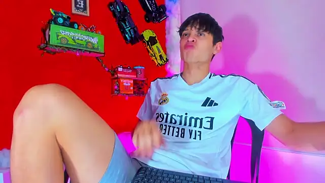 LilOwen  online show from 10/04/25, 07:01