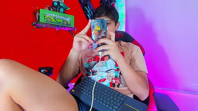 LilOwen  online show from 10/13/25, 06:52