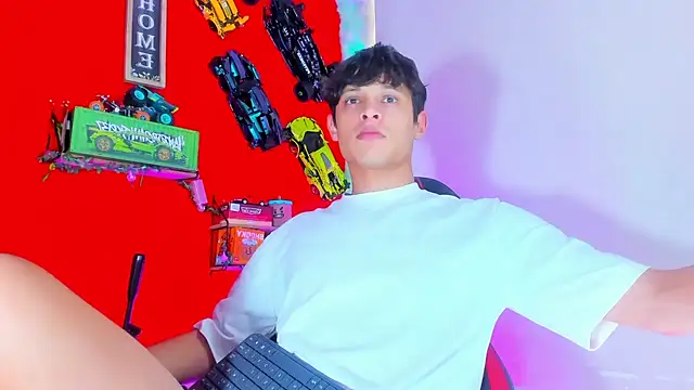 LilOwen  online show from 10/15/25, 07:03