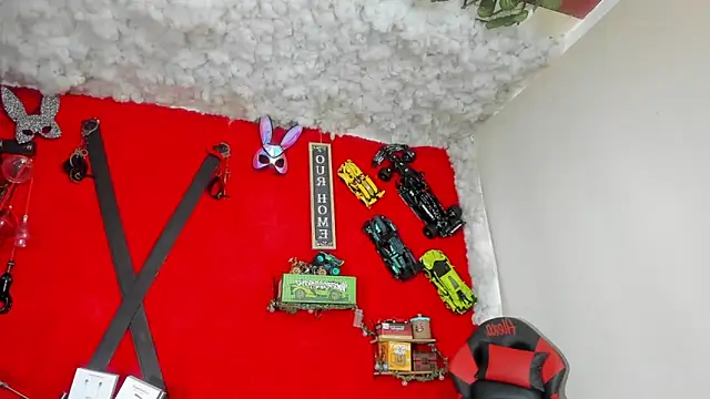 LilOwen  online show from 10/18/25, 07:03