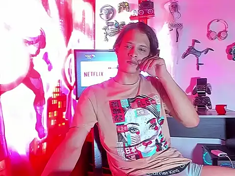 LilOwen  online show from 06/13/26, 07:45
