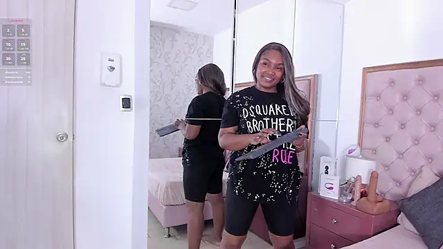 Snapshot of Isla_Scott chatting on 11/10/25, 11:20 Isla Scott online show from 11/10/25, 11:20