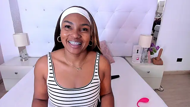 Snapshot of Isla_Scott chatting on 11/14/25, 11:31 Isla Scott online show from 11/14/25, 11:31