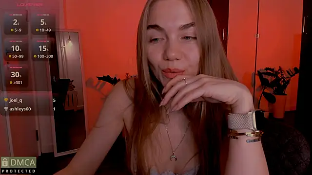 Michelle Pfeiffer online show from 03/08/25, 12:55