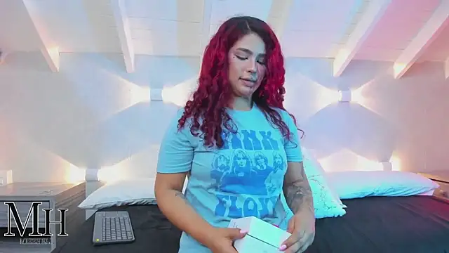 Snapshot of MizzHell chatting on 11/05/25, 12:49 MizzHell online show from 11/05/25, 12:49