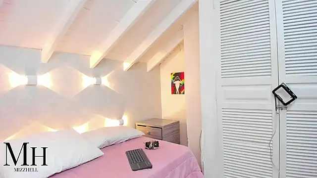 Snapshot of MizzHell chatting on 11/06/25, 12:50 MizzHell online show from 11/06/25, 12:50