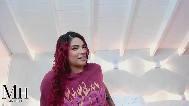 Snapshot of MizzHell chatting on 11/11/25, 12:38 MizzHell online show from 11/11/25, 12:38