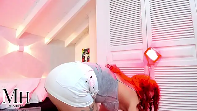 Snapshot of MizzHell chatting on 11/15/25, 12:45 MizzHell online show from 11/15/25, 12:45