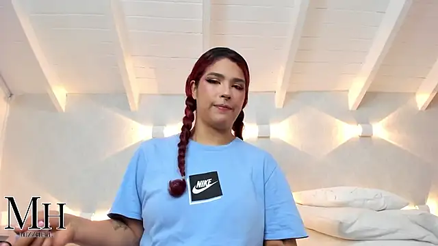 Snapshot of MizzHell chatting on 11/16/25, 12:44 MizzHell online show from 11/16/25, 12:44