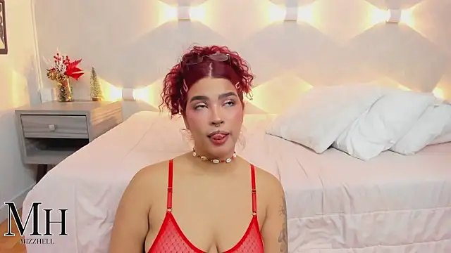 Snapshot of MizzHell chatting on 12/18/25, 03:56 MizzHell online show from 12/18/25, 03:56