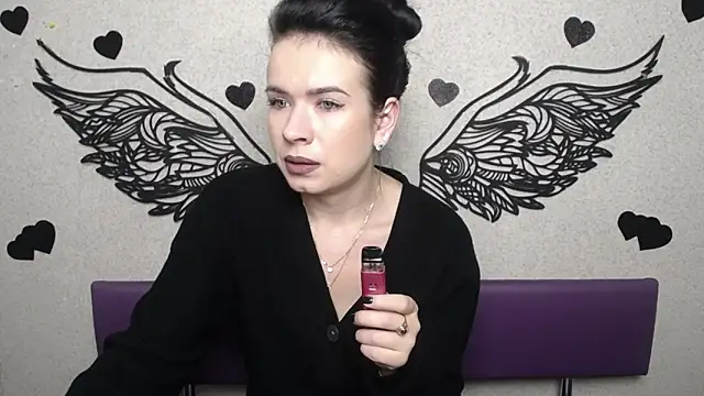 JasmineKouch online show from 11/17/25, 07:14