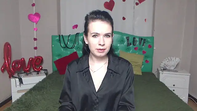 JasmineKouch online show from 12/04/25, 06:34