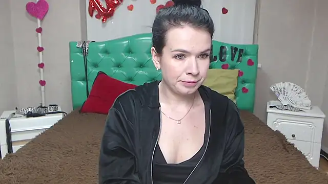 Snapshot of JasmineKouch chatting on 01/17/26, 06:44 JasmineKouch online show from 01/17/26, 06:44